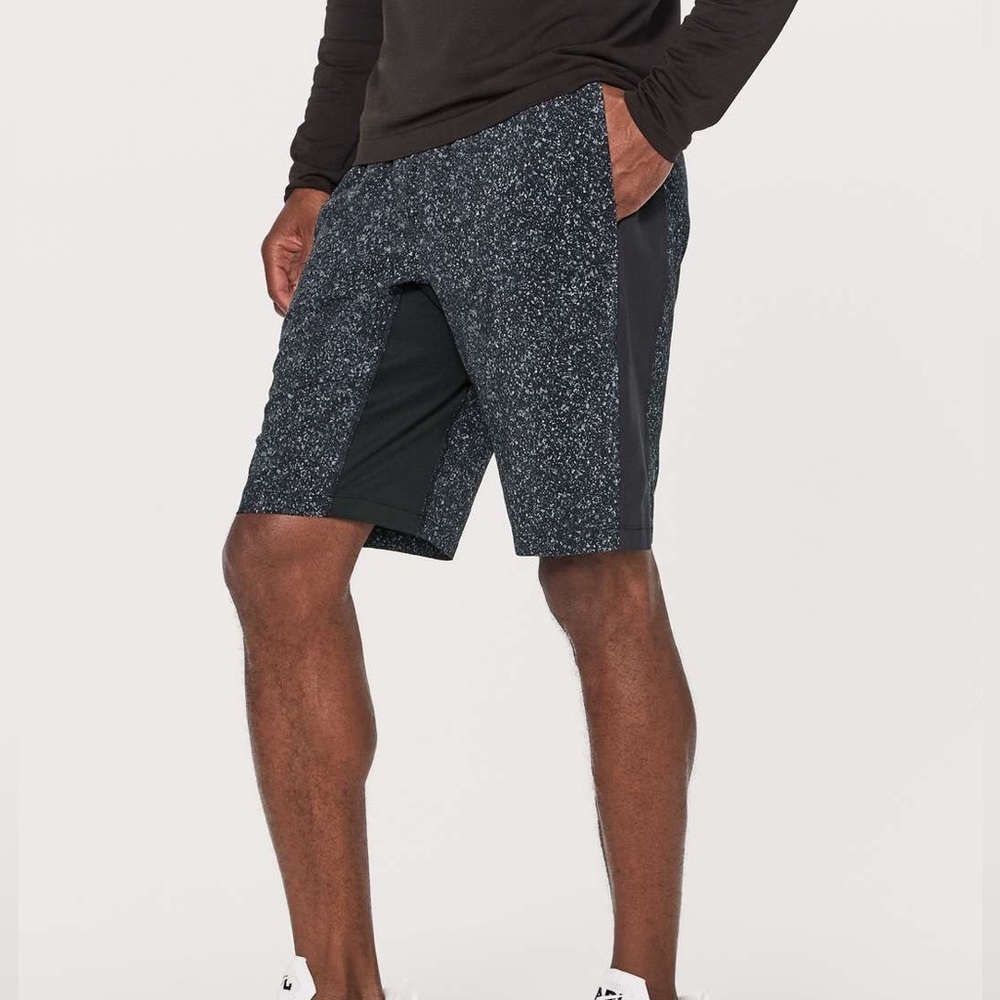 Lululemon T.H.E. Short Linerless 11" Inked Light Cast Black M7Y05S size large